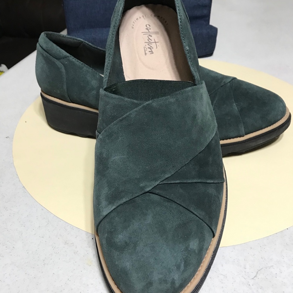 $10 SALE DARK GREEN shoes in size 12 from Clark’s